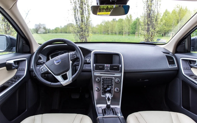 Volvo XC 60 cena 86900 przebieg: 151337, rok produkcji 2016 z Rzeszów małe 667